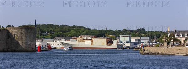 Entry into the port of Concarneau