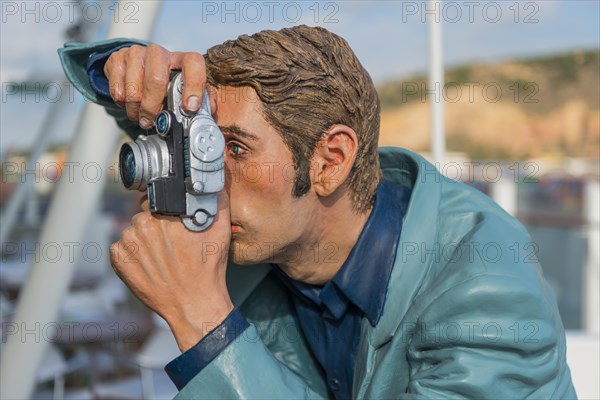 Sculpture of a photographer