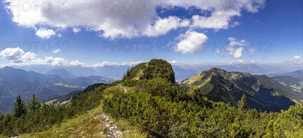 Hiking trail to the summit of the Schmittenstein zum Schlenken