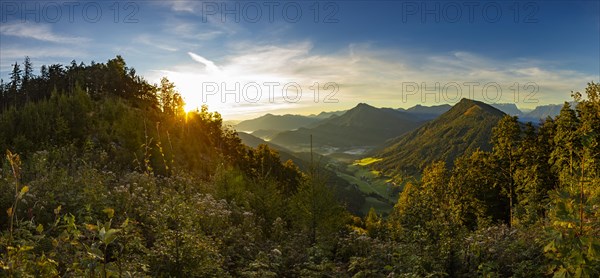 Sunrise on the Gurlspitze with a view of the Osterhorn group