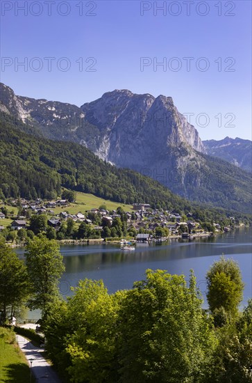 Grundlsee with village Grundlsee