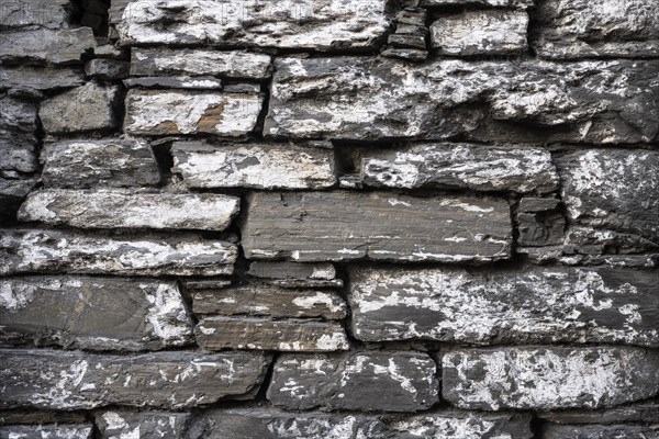 Slate wall stones