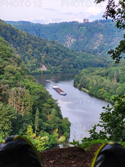 Aerial view of the Saar Loop. The Saar winds through the valley and is surrounded by green forests. Orscholz