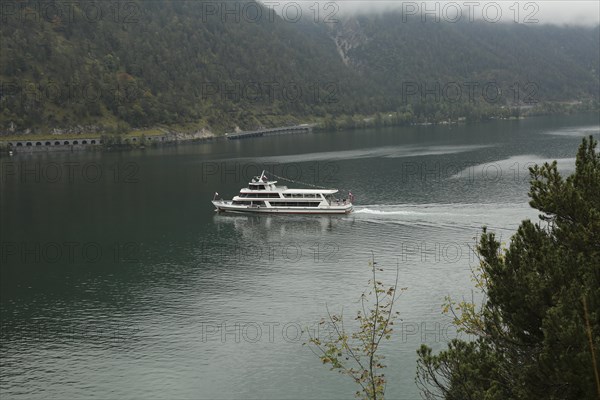 Hiking trail at the Achensee and view to the Achensee boat trip