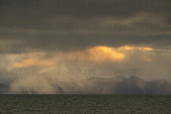 Evening atmosphere and snow showers