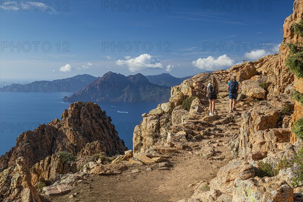 Two hikers walking in the Calanche