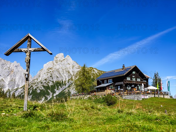 Holzkreuz and Moedlinger Huette