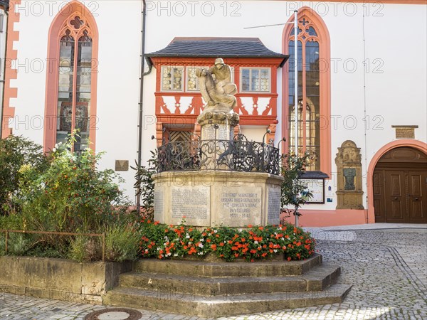 Fountain with monument for fallen soldiers