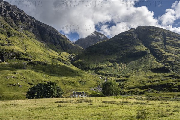 Achnambeithach Cottage on the shore of Loch Achtriochtan