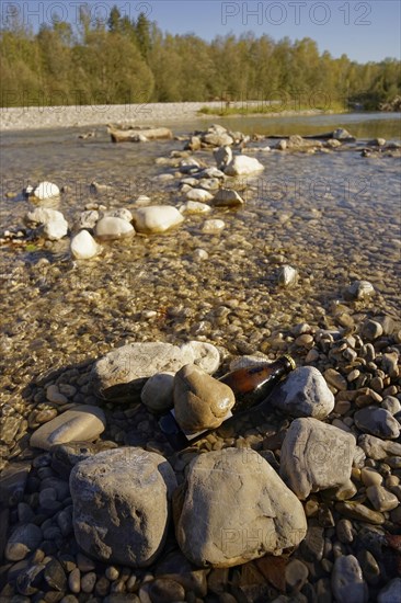 Cooling beer in the Isar