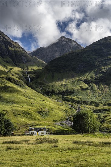 Achnambeithach Cottage on the shore of Loch Achtriochtan