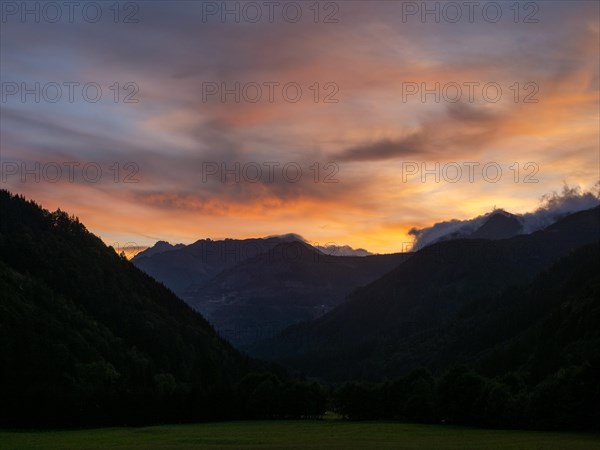 Morning red in front of sunrise over the Eisenerzer Reichenstein and the Erzberg