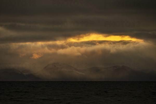 Evening atmosphere and snow showers