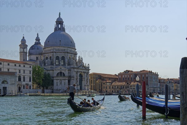 Gondolas in front of the Basilica di Santa Maria della Salute
