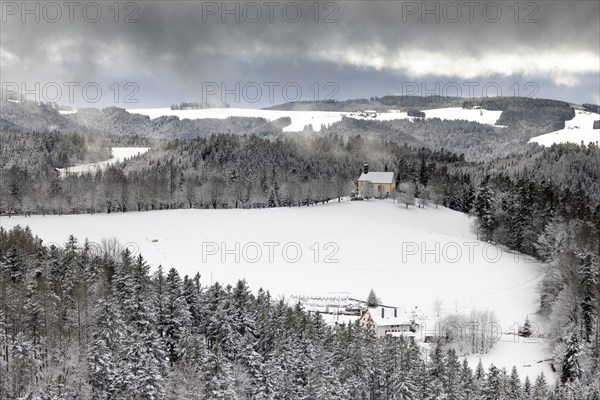 Fresh snow in November with a view of the Ohmen Chapel