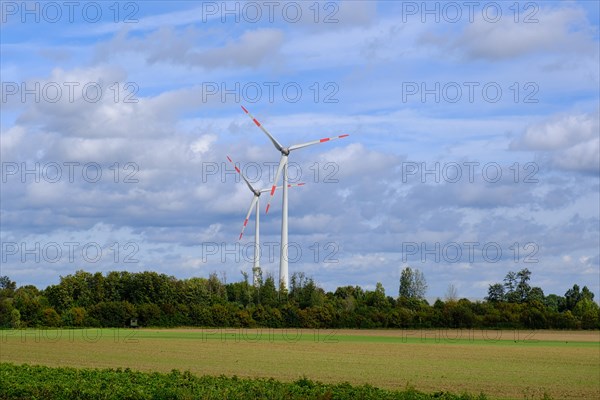 Wind turbine for power generation on the edge of the Garzweiler opencast lignite mine