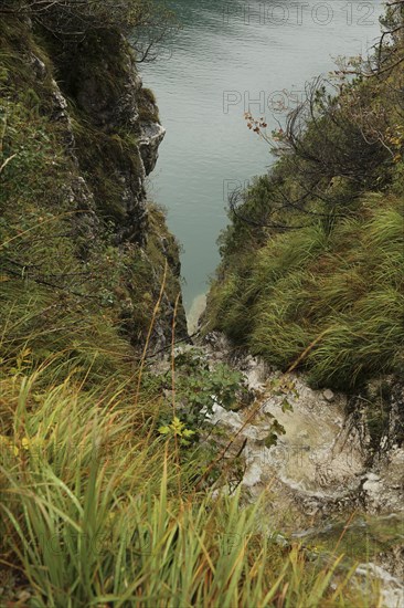 Hiking trail at the Achensee and view to the Achensee boat trip