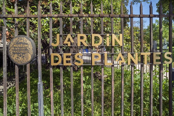 Lettering on the fence of the Botanical Garden