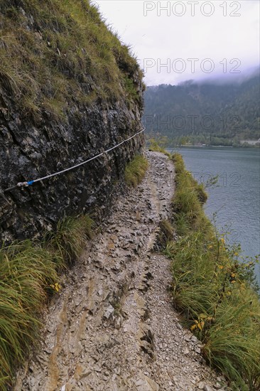 Hiking trail at the Achensee and view to the Achensee boat trip