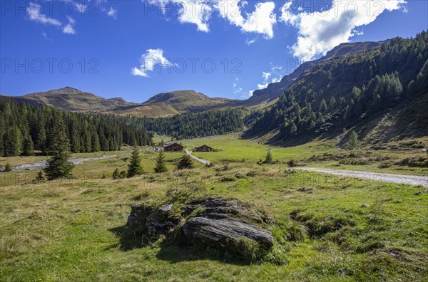 Hiking trail to the Durchgangalm