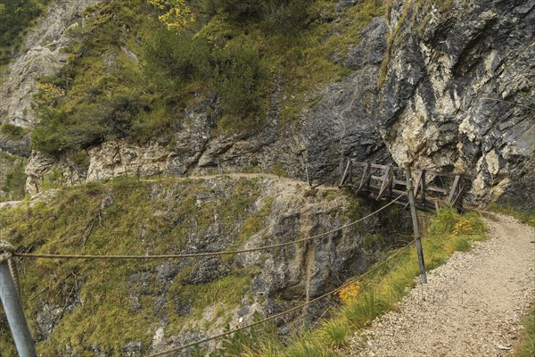 Hiking trail at the Achensee and view to the Achensee boat trip