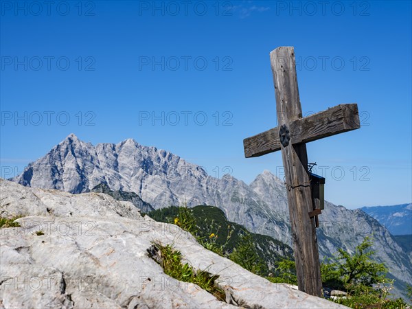 Feldkogel summit cross