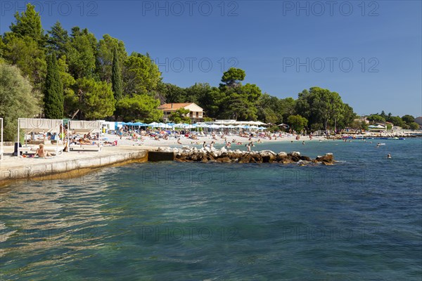 Beach on the stone coast of Spadici