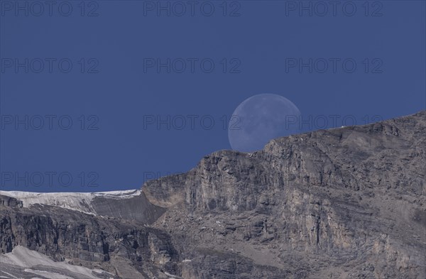 Mountain panorama with Grosser Wiesbachhorn and Hohe Dock and moon