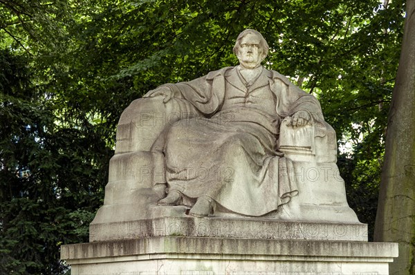 Monumental seated picture for Richard Wagner