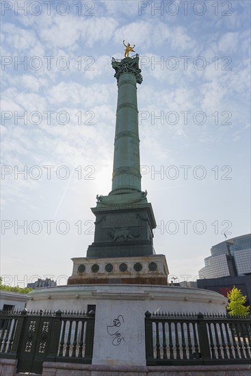 The July Column on the Place de la Bastille in the backlight