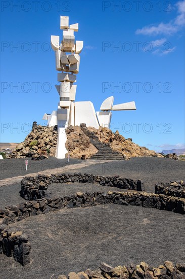 Monument of Fertility con Cesar Manrique