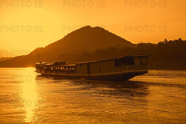 Traditional slowboat