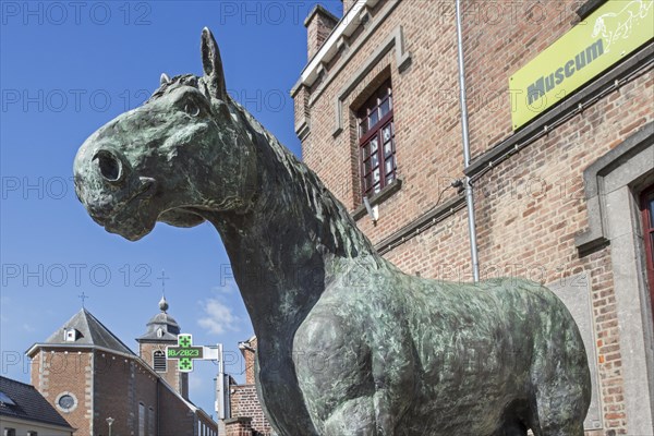 Statue of the stallion Brillant in front of Belgian Draught Horse
