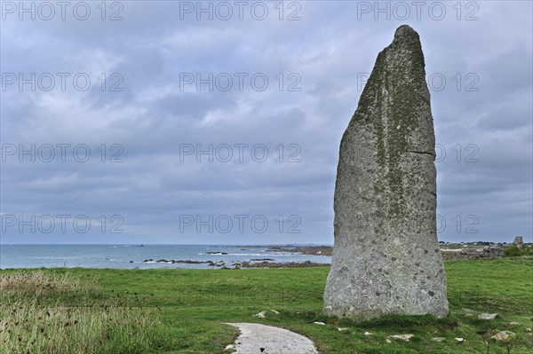 Kergoarat menhir