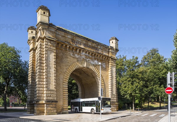 Porte Serpenoise