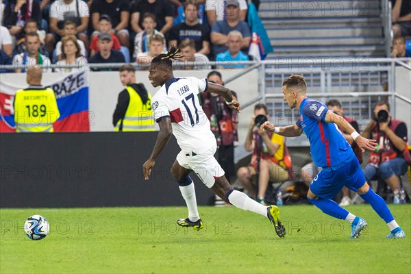 Rafael LEAO Portugal in a duel with Peter PEKARIK Slovakia re