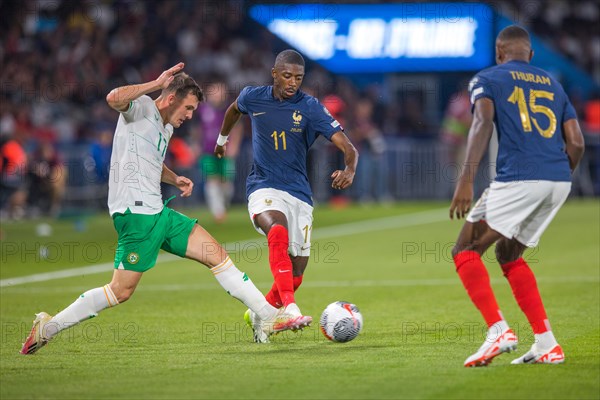 Jason KNIGHT Ireland left tries to stop Ousmane DEMBELE France