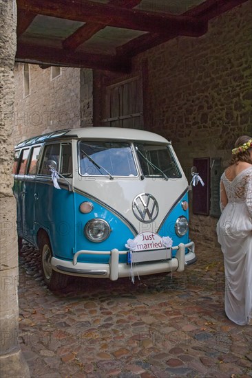 VW Bulli decorated as a wedding car