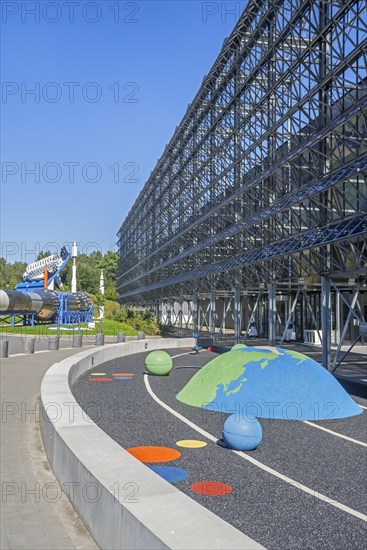 Spacecrafts in front of the Euro Space Center