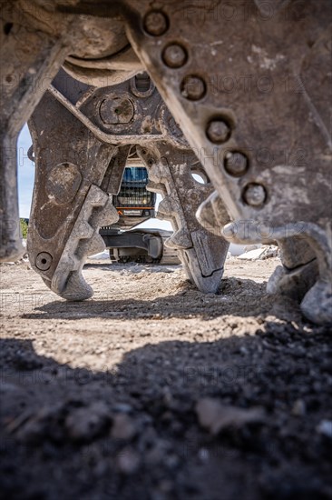 Excavator spreader recycling on demolition site