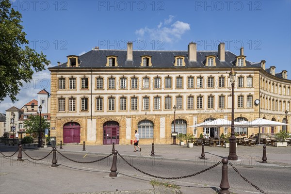 Restaurant El Theatris at the Place de la Comedie