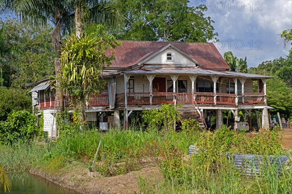 Dilapidated director's house of Peperpot