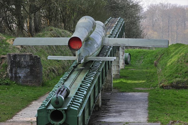 Launching ramp with flying bomb