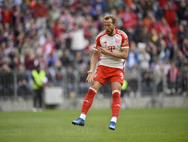 Typical goal celebration by Harry Kane FC Bayern Munich FCB