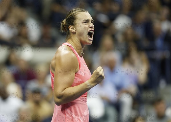 Tennisspielerin Aryna Sabalenka aus Weissrussland jubelt bei den US Open 2023