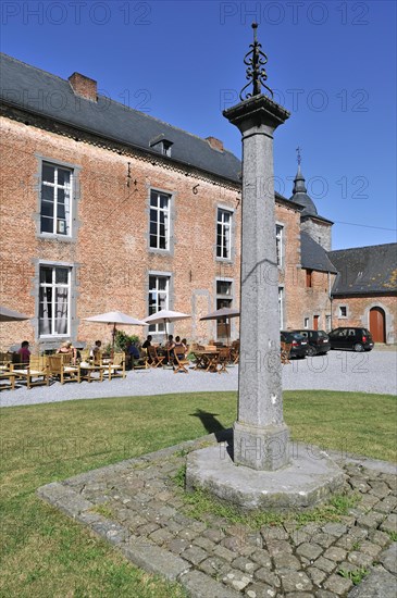 Pillory at the castle farm