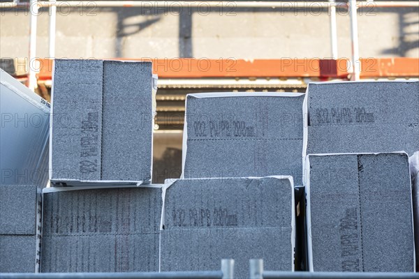 Insulation of a house facade with Polystorol insulation boards in Duesseldorf