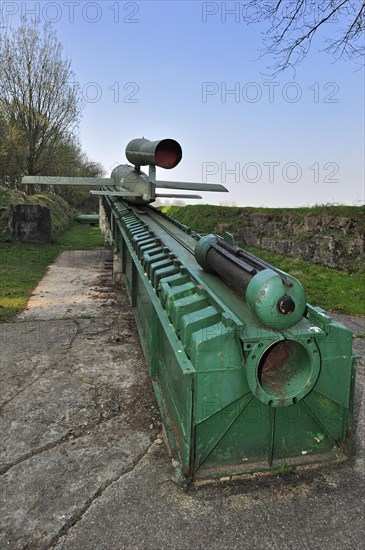 Launching ramp with flying bomb