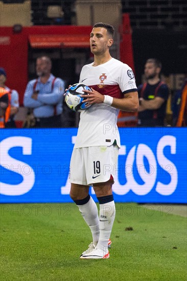 Diogo DALOT Portugal at the throw-in