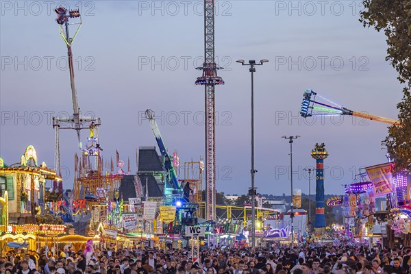 The Stuttgart Folk Festival at the Cannstatter Wasen is one of the most important traditional festivals in Germany. In addition to the large marquees